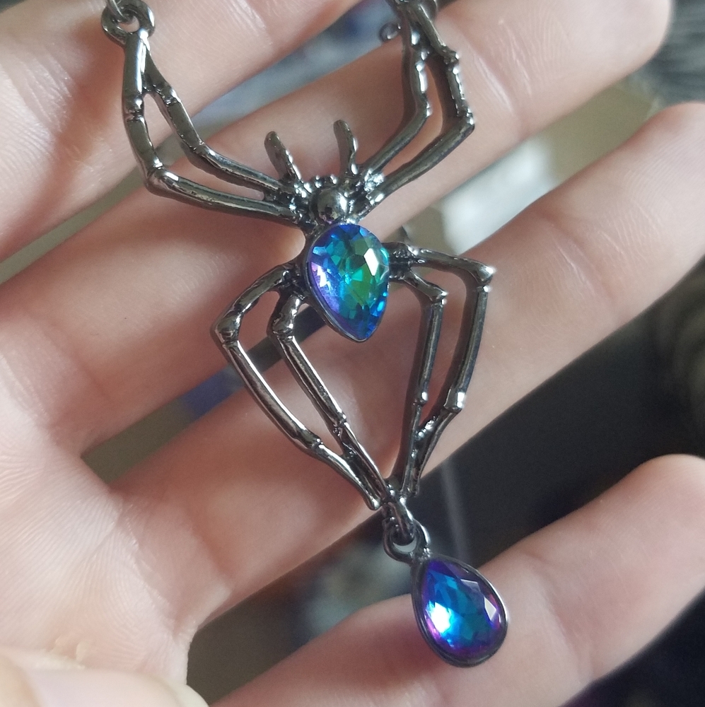 Spider Gem Necklace - Picture 2 of 10